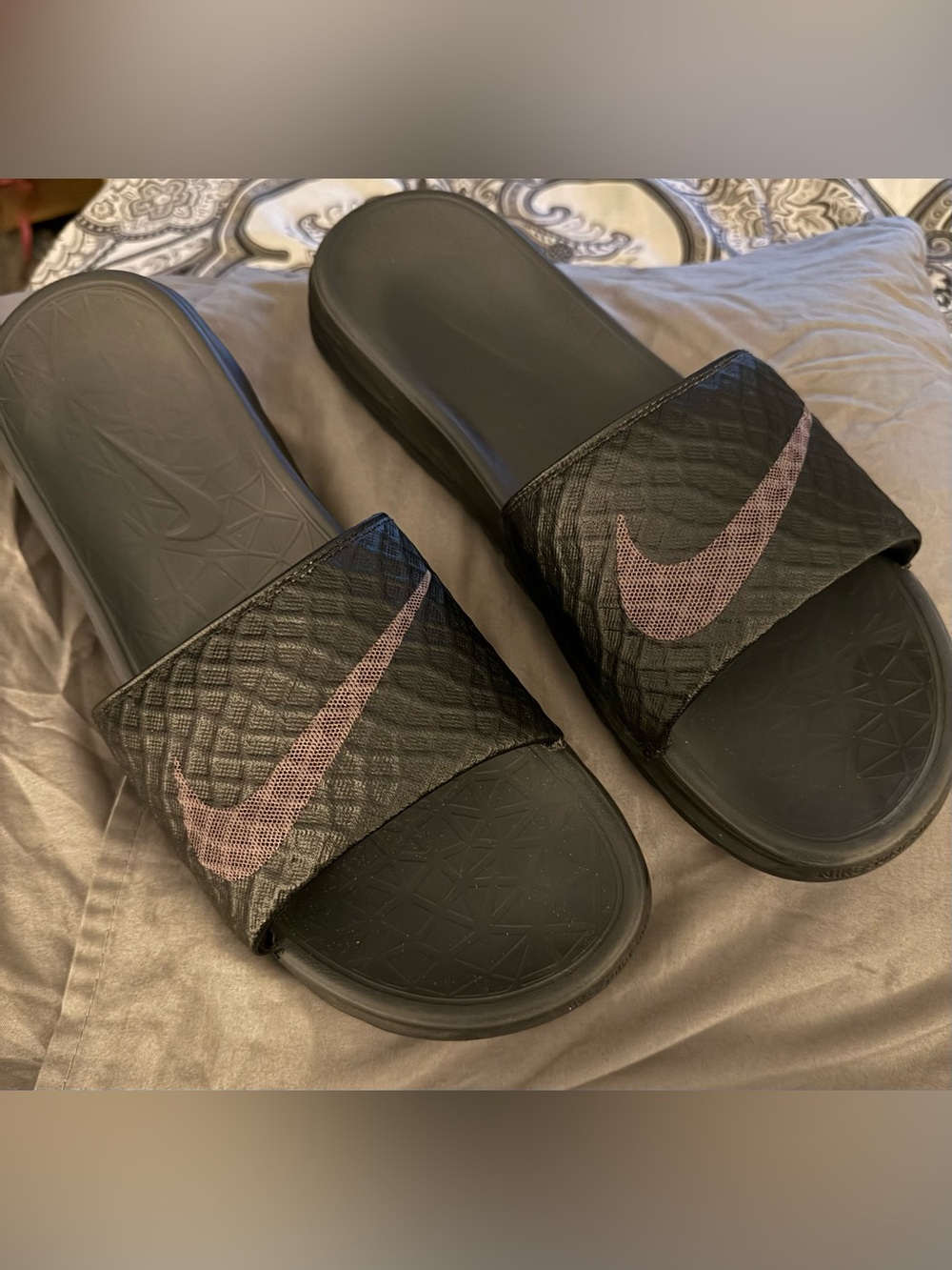 Nike Men's Benassi Solarsoft Slide 2 Black Sandals. Size 13